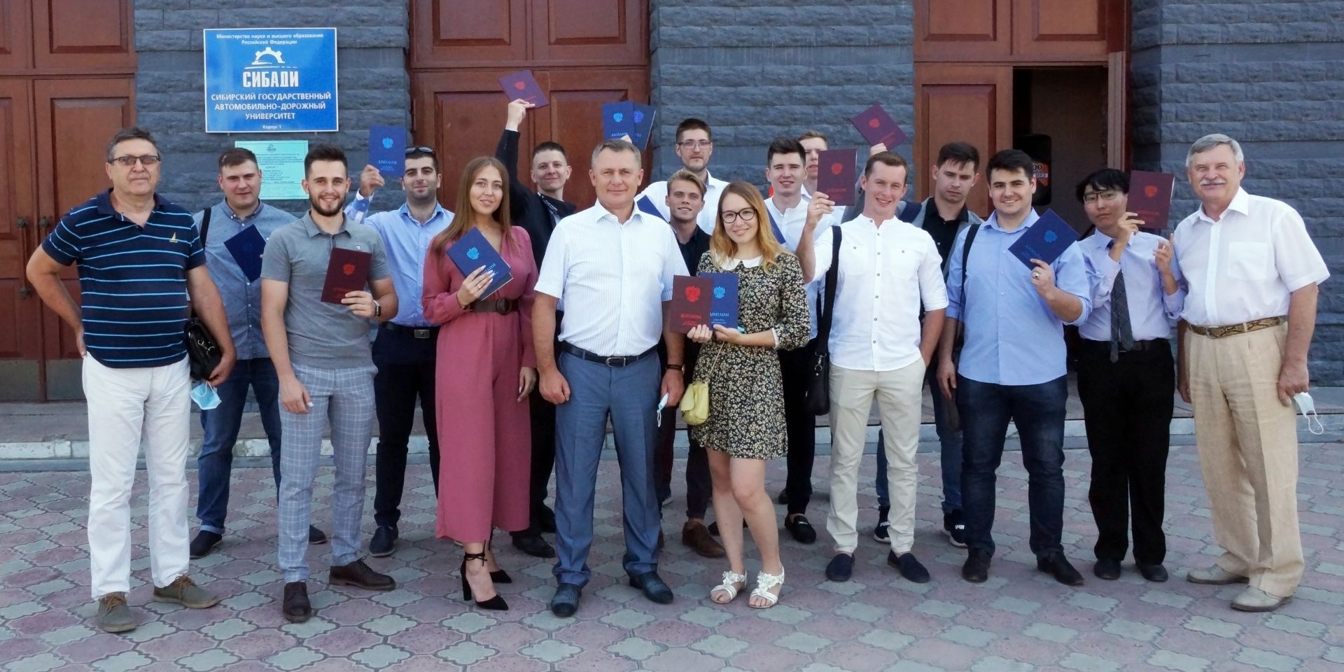 Ректор СибАДИ поздравил выпускников