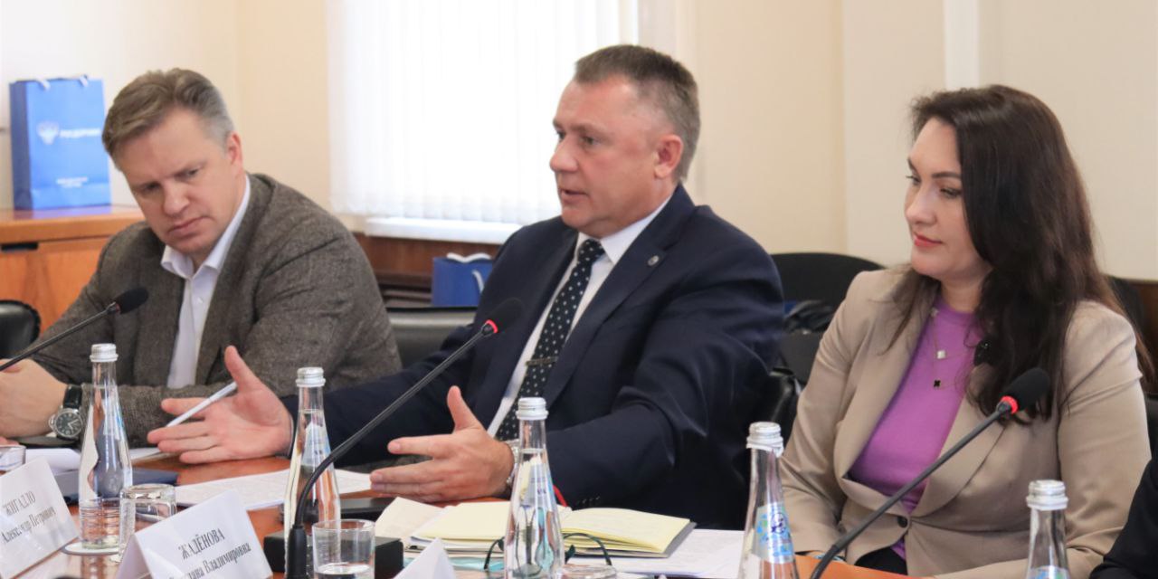 Ректор университета СибАДИ принял участие в совещании, посвященном вопросам подготовки высококвалифицированных кадров для отрасли дорожного хозяйства