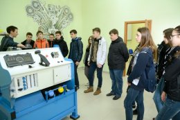 Экскурсия по лабораториям СибАДИ для будущих инженеров
