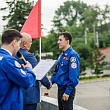 Губернатор Омской области Назаров В.И. вручает благодарственное письмо командиру отряда Сталь Фатиенко Аю.